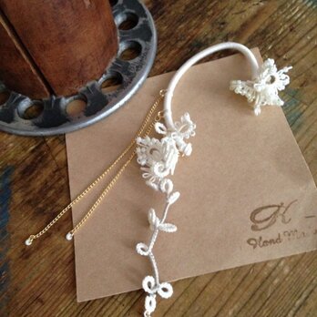 タティングレースの小花のイヤーカフ・フックの画像
