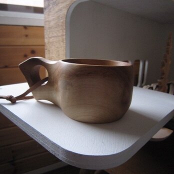 1つの材料から作り出した 木製マグカップ 『栃』