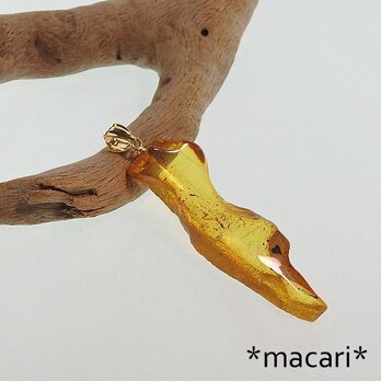 ドミニカ産　ブルーアンバーの原石スライスペンダント