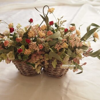 ミニバラたちのWポットハンギングアレンジ