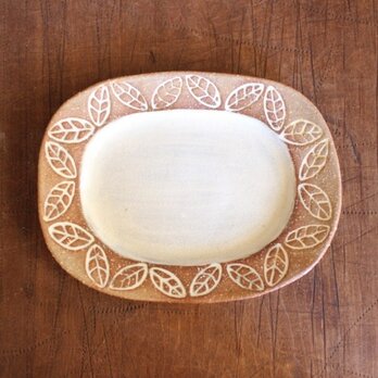 葉と実のプレートリム皿 中