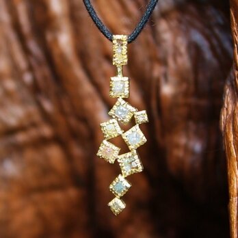 Raw Dia Cube Geometric Pendantの画像