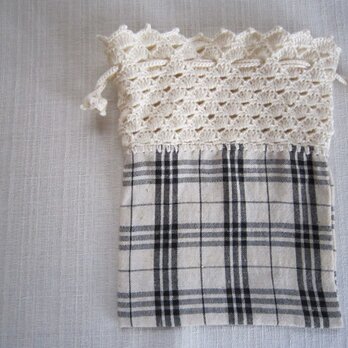白黒チェックふち編み巾着の画像