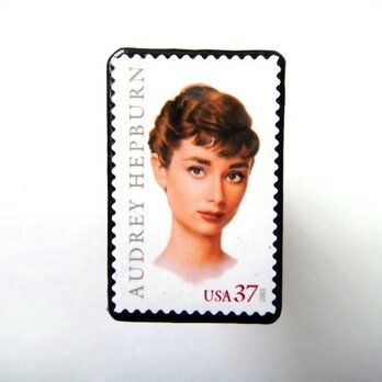 アメリカ 「オオドリーヘップバーン切手ブローチ」100の画像