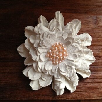 革花のブローチピン(パール) 4Lサイズ 白
