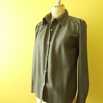 バイアス仕立てのウールシャツ