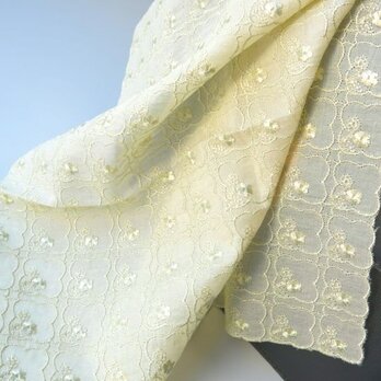 草木染刺繍ハンカチ　プチフラワー（ライムイエロー）