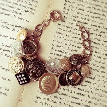 Vintage Junk Buttons Bracelet