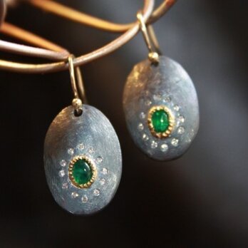 Modermitive Emerald Earringsの画像