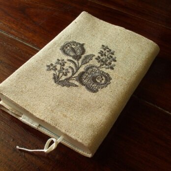花刺繍の文庫本ブックカバー　インドシルク　ベージュに茶色刺繍の画像