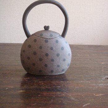 がまぐちバッグの小さな花器（黒いドット）