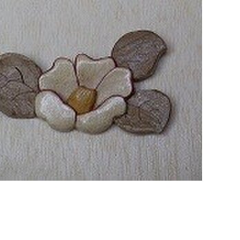 木象嵌細工：椿のブローチの画像