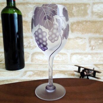 紫のぶどうのワイングラスの画像