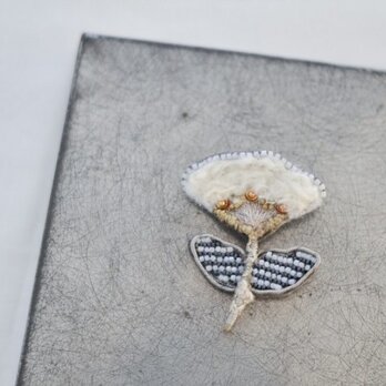 stripe flower 刺繍 ブローチ 【ihana】