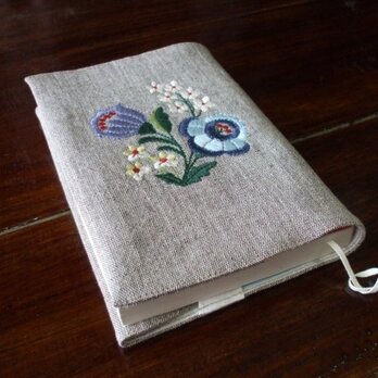 花刺繍の文庫本ブックカバー　茶綿麻1の画像