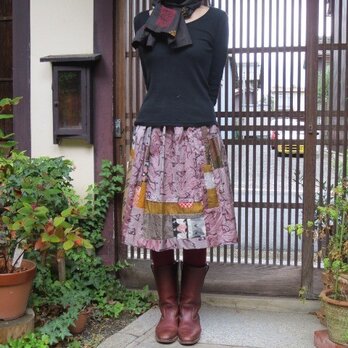 銘仙リメイク☆ピンクベージュに秋色銘仙ブーツに似合うスカートの画像