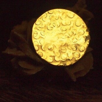 M ぽこぽこ真鍮　小さめお月様のブローチの画像