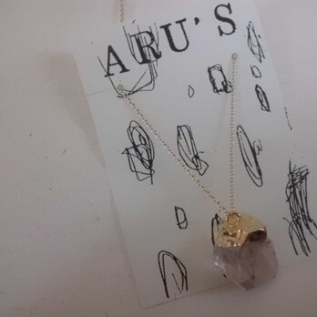 ローズクオーツのラフロックネックレスの画像