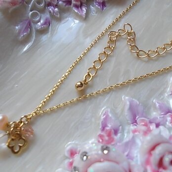 ゴールドのお花とピンク石のプチネックレスの画像