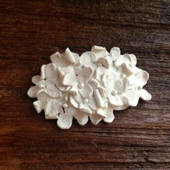 革花のスリーピン(花芯つき)  タマゴサイズ  白