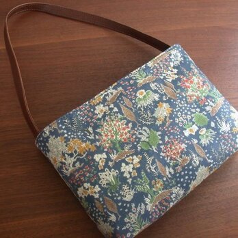 リバティとハンプの革ハンドルワンショルダー...ヨコ