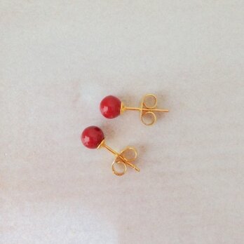 赤いうるしビーズのひとつぶピアス