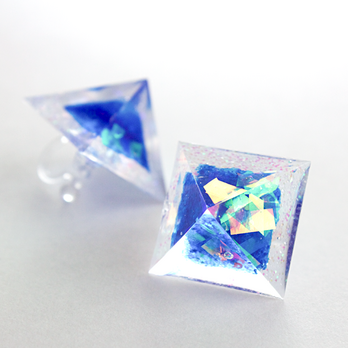 ピラミッドノンホールピアス(ブルーハワイ氷)