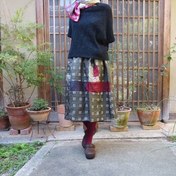 銘仙リメイク☆グレー地に赤い花や大島紬色々でキュートなスカートの画像