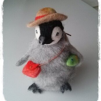 羊毛フェルト 麦わら帽子のペンギン君の画像