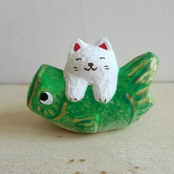 木彫り　鯉のぼりとねこ　緑1