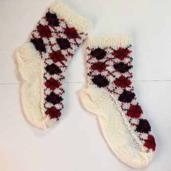 手編み靴下・アーガイル白地に赤と紺の画像