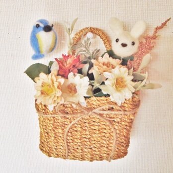 鳥とうさぎの花バスケットの画像