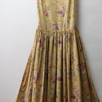 後ろVあきのノースリーブワンピ（ベージュ）