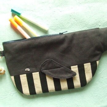 くじらの大きめポーチ