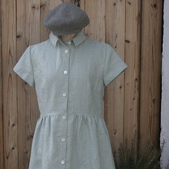 ミントグリーンの前開きワンピース