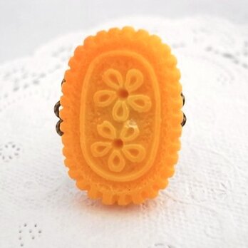 花柄の楕円形クッキーのデコパーツのリング　フリーサイズの画像