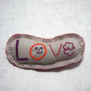 手刺繍ブローチ「LOVE」の画像