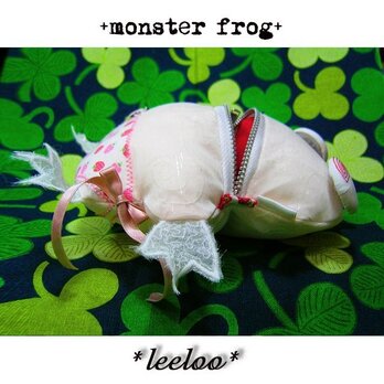 ★★monster frog★★　いちごのパンツを履くカエルの画像