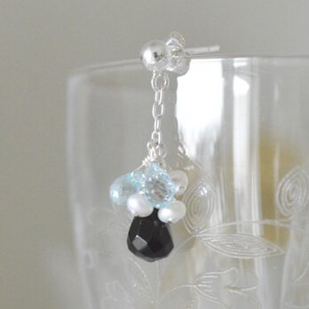 Skyblue Topaz & Onyx Earringの画像