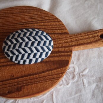 こぎん刺しの楕円ブローチ