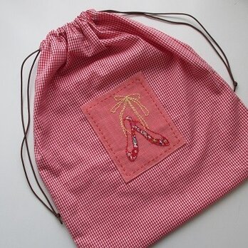 バレエシューズアップリケ刺繍の巾着の画像