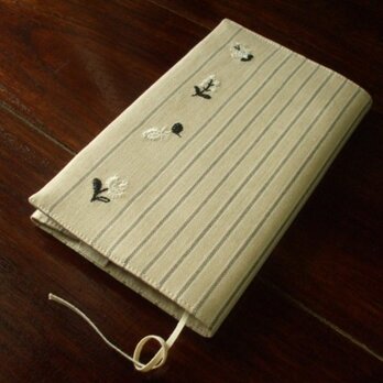 小花刺繍の新書本ブックカバー　ヘリンボンストライプ　グレーの画像