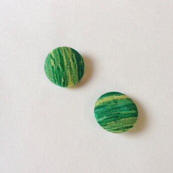 絹手染くるみボタン（18mm 緑）の画像