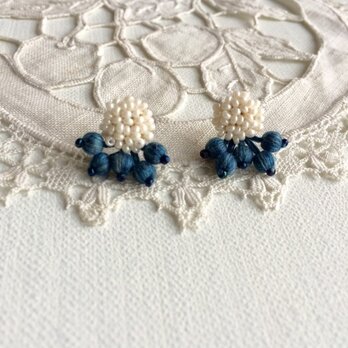 線香花火のピアス藍×白　