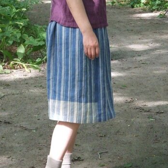 手織りリネンスカート・・青の子持ち縞
