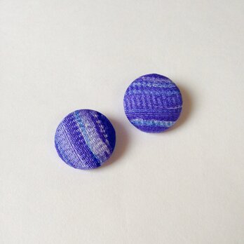 絹手染くるみボタン（18mm 青紫系）の画像