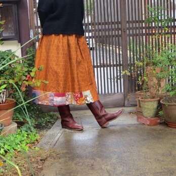 銘仙リメイク☆辛子茶に裾に色々パッチ…おしやれなロングスカートの画像