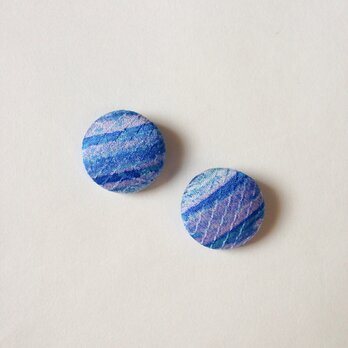 絹手染くるみボタン（かすれ青薄紫）の画像