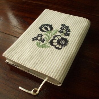 花刺繍の文庫本ブックカバー　ベージュストライプの画像