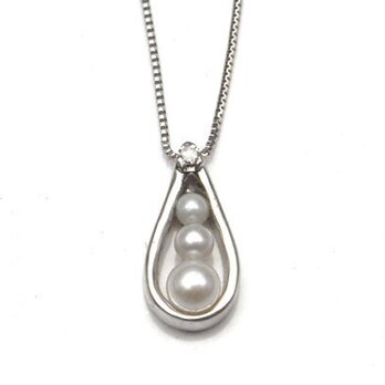 baby pearls in tear dropの画像